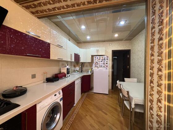 4 otaqlı Köhnə tikili, Bakıxanov q., Bakı