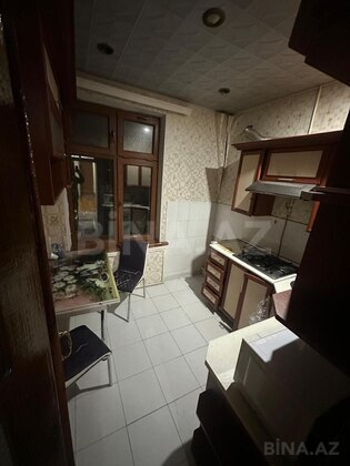 3 otaqlı Köhnə tikili, Neftçilər m., Bakı