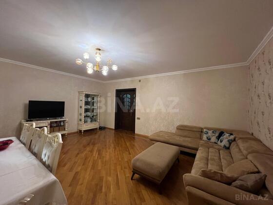 4 otaqlı Köhnə tikili, Bakıxanov q., Bakı