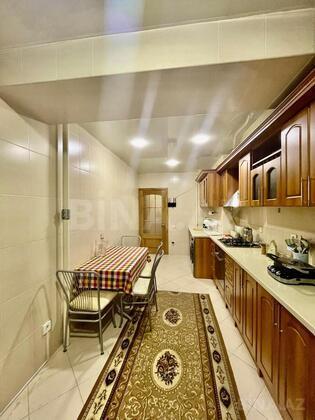 3 otaqlı Köhnə tikili, 28 May m., Bakı