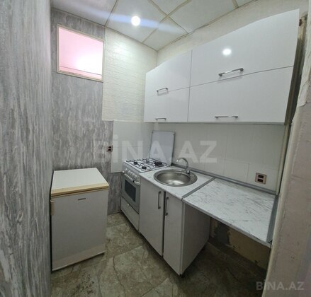 2 otaqlı Köhnə tikili, Memar Əcəmi m., Bakı
