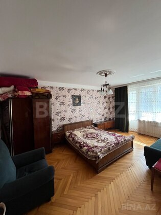 3 otaqlı Köhnə tikili, Elmlər Akademiyası m., Bakı