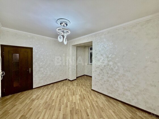 3 otaqlı Köhnə tikili, Xalqlar Dostluğu m., Bakı