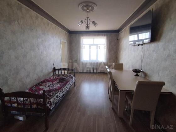 3 otaqlı Köhnə tikili, Xalqlar Dostluğu m., Bakı