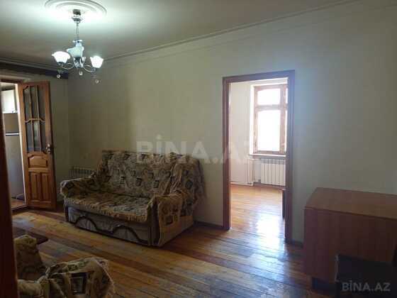 2 otaqlı Köhnə tikili, Qara Qarayev m., Bakı
