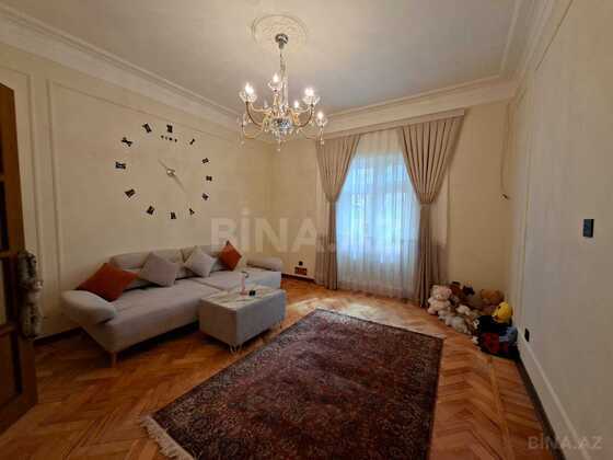 2 otaqlı Köhnə tikili, Nizami m., Bakı