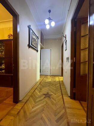 5 otaqlı Köhnə tikili, Elmlər Akademiyası m., Bakı