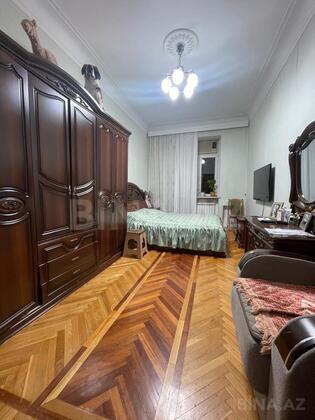 5 otaqlı Köhnə tikili, Elmlər Akademiyası m., Bakı