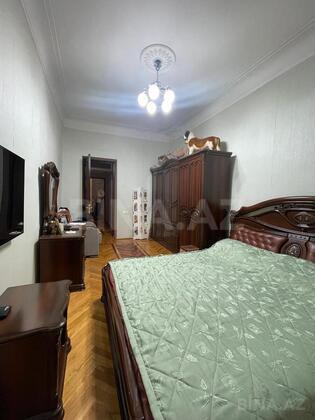 5 otaqlı Köhnə tikili, Elmlər Akademiyası m., Bakı