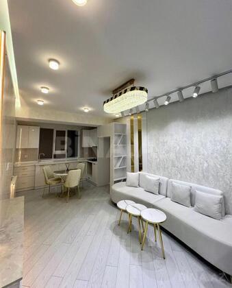 2 otaqlı Köhnə tikili, Memar Əcəmi m., Bakı