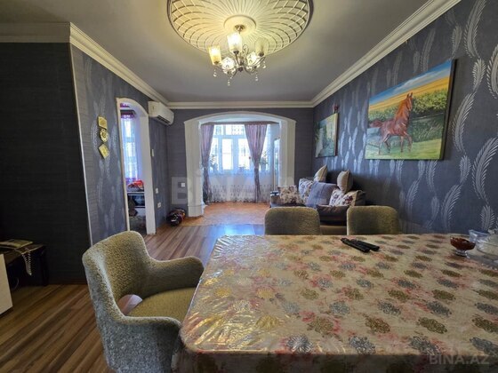 2 otaqlı Köhnə tikili, Qara Qarayev m., Bakı