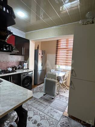 4 otaqlı Köhnə tikili, Bakıxanov q., Bakı