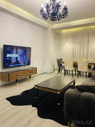 3 otaqlı Yeni tikili, 8-ci mikrorayon q., Bakı