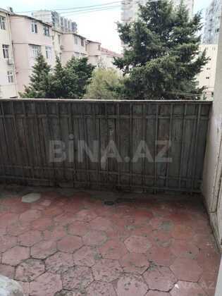 3 otaqlı Köhnə tikili, Elmlər Akademiyası m., Bakı