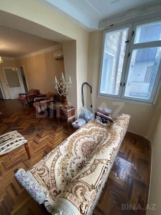 3 otaqlı Köhnə tikili, İnşaatçılar m., Bakı