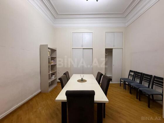 4 otaqlı Köhnə tikili, Sahil m., Bakı