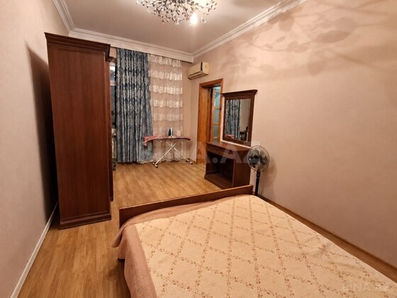 3 otaqlı Köhnə tikili, Qara Qarayev m., Bakı