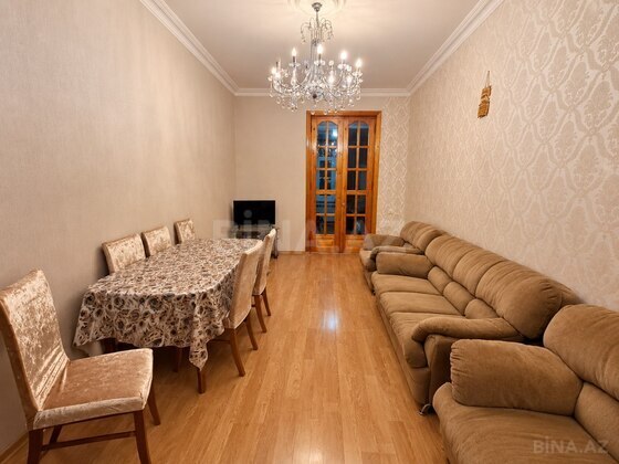 3 otaqlı Köhnə tikili, Qara Qarayev m., Bakı