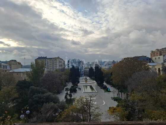 3 otaqlı Köhnə tikili, Sahil m., Bakı