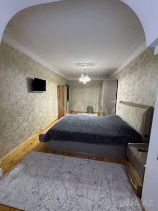 4 otaqlı Köhnə tikili, Memar Əcəmi m., Bakı