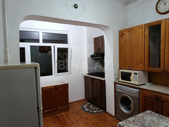 3 otaqlı Köhnə tikili, Xalqlar Dostluğu m., Bakı
