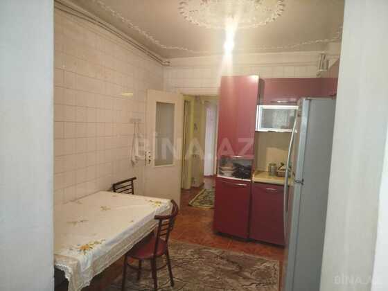 4 otaqlı Köhnə tikili, Elmlər Akademiyası m., Bakı
