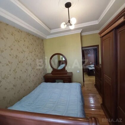 2 otaqlı Köhnə tikili, Elmlər Akademiyası m., Bakı