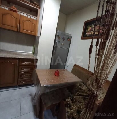 2 otaqlı Köhnə tikili, Elmlər Akademiyası m., Bakı