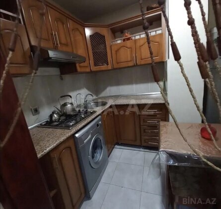 2 otaqlı Köhnə tikili, Elmlər Akademiyası m., Bakı