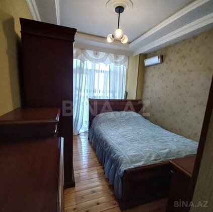 2 otaqlı Köhnə tikili, Elmlər Akademiyası m., Bakı