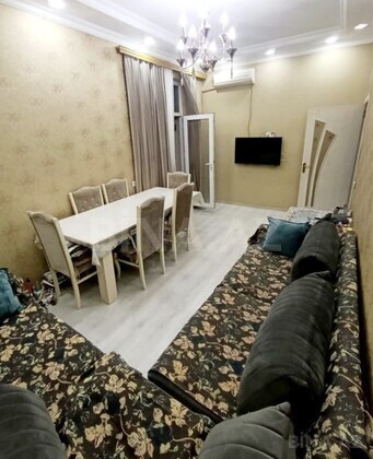 2 otaqlı Köhnə tikili, Elmlər Akademiyası m., Bakı