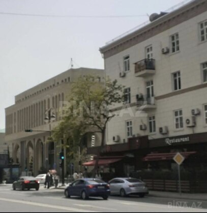 2 otaqlı Köhnə tikili, Elmlər Akademiyası m., Bakı