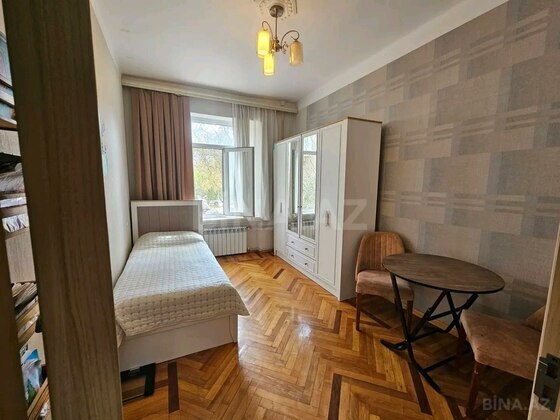 3 otaqlı Köhnə tikili, Bakıxanov q., Bakı