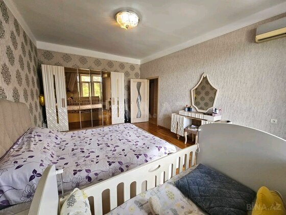 3 otaqlı Köhnə tikili, Bakıxanov q., Bakı