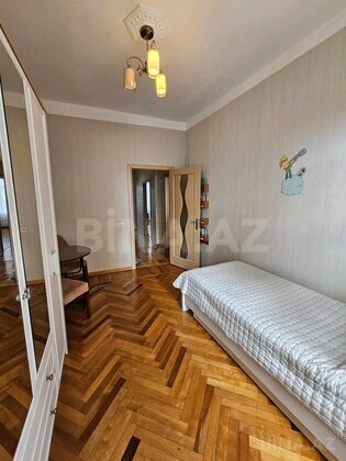 3 otaqlı Köhnə tikili, Bakıxanov q., Bakı