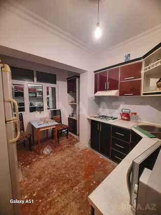 4 otaqlı Köhnə tikili, Qaraçuxur q., Bakı
