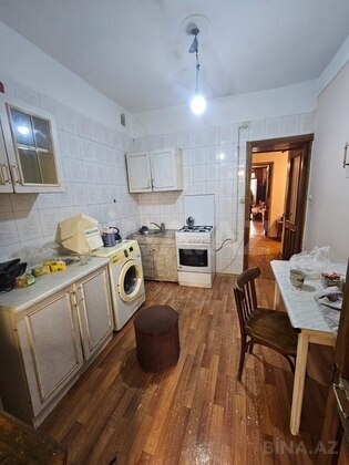 2 otaqlı Köhnə tikili, Elmlər Akademiyası m., Bakı