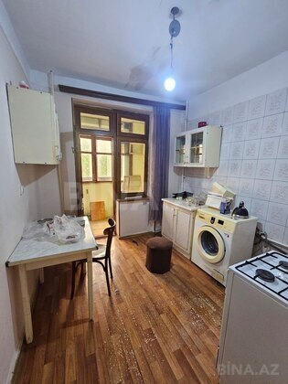 2 otaqlı Köhnə tikili, Elmlər Akademiyası m., Bakı