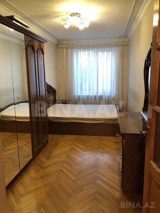 3 otaqlı Köhnə tikili, 8 Noyabr m., Bakı