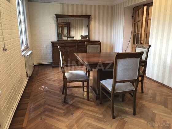 3 otaqlı Köhnə tikili, 8 Noyabr m., Bakı