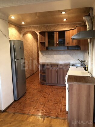 3 otaqlı Köhnə tikili, 8 Noyabr m., Bakı