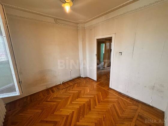 3 otaqlı Köhnə tikili, Qara Qarayev m., Bakı