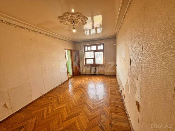3 otaqlı Köhnə tikili, Qara Qarayev m., Bakı
