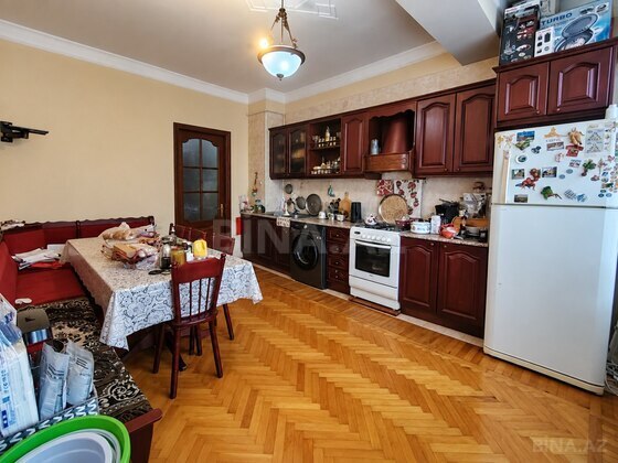 3 otaqlı Yeni tikili, Memar Əcəmi m., Bakı