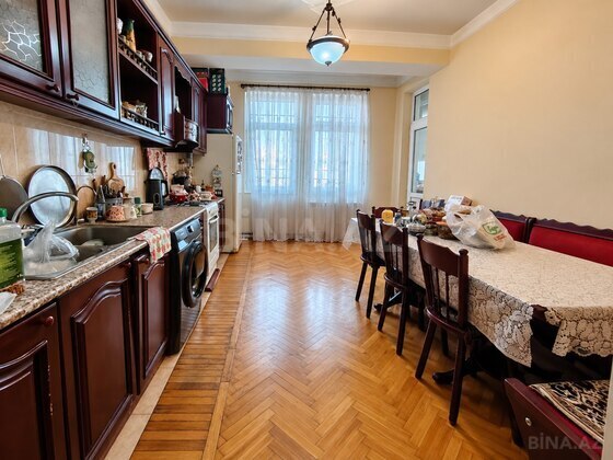 3 otaqlı Yeni tikili, Memar Əcəmi m., Bakı