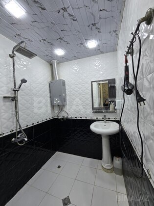 3 otaqlı Köhnə tikili, Xalqlar Dostluğu m., Bakı