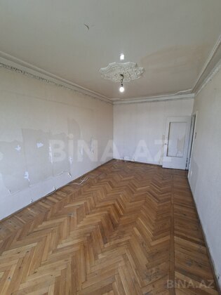 3 otaqlı Köhnə tikili, Qara Qarayev m., Bakı