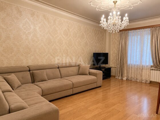 4 otaqlı Köhnə tikili, İnşaatçılar m., Bakı
