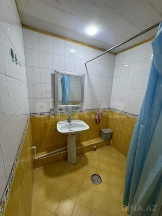 3 otaqlı Köhnə tikili, Bakıxanov q., Bakı
