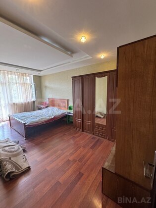 3 otaqlı Köhnə tikili, Bakıxanov q., Bakı